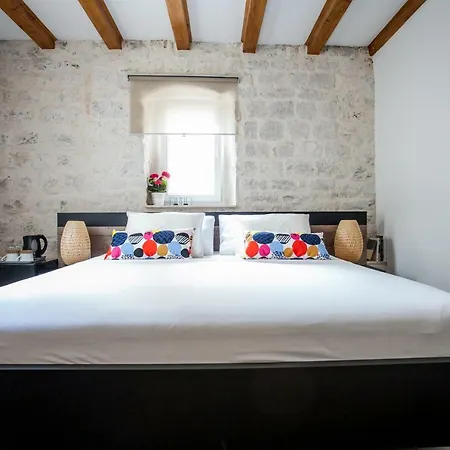 Lucia Trogir