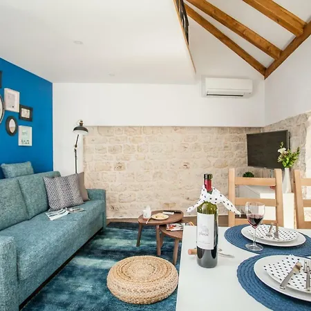 Lucia Guest house 3*