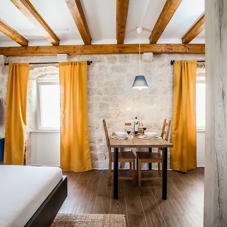 Lucia Guest house 2*