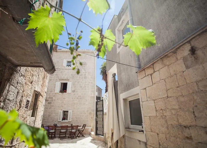 Lucia Penzion Trogir