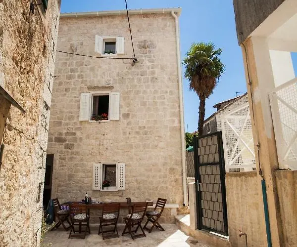 Lucia Penzion Trogir