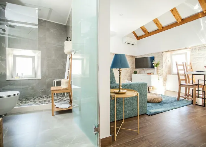 Lucia Penzion Trogir