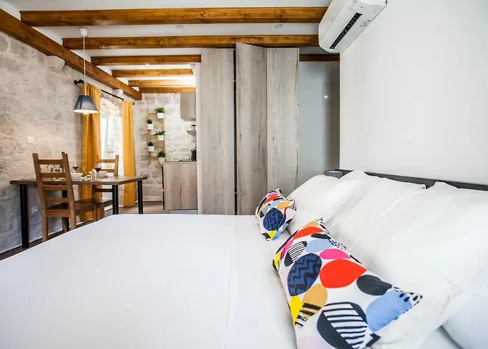 Πανσιόν Lucia 3*